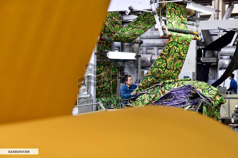 Xinhua Headlines: China's Q1 foreign trade surge signals economic upturn