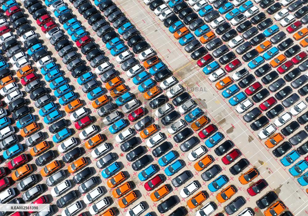 Xinhua Headlines: China's Q1 foreign trade surge signals economic upturn