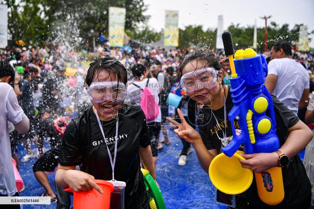 CHINA-YUNNAN-MANGSHI-WATER-SPLASHING FESTIVAL (CN)