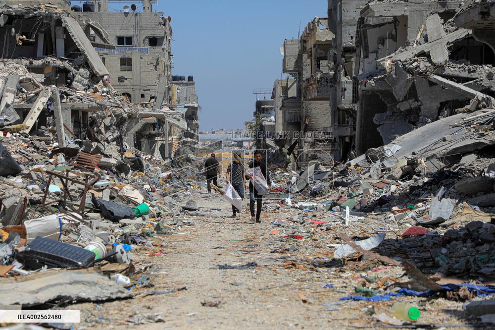 MIDEAST-GAZA-KHAN YOUNIS-DESTROYED BUILDINGS