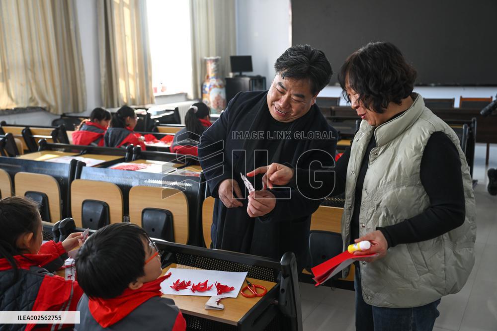 (MASTER OF CRAFTS)CHINA-INNER MONGOLIA-HORINGER PAPER-CUTTING-INHERITOR (CN)