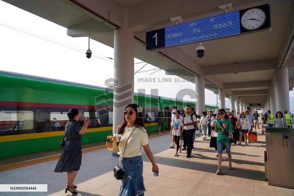 CHINA-YUNNAN-CHINA-LAOS RAILWAY-INT'L PASSENGER SERVICE-TRAINS ADDING (CN)