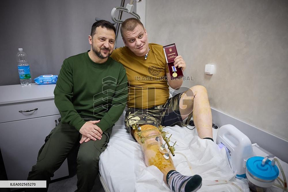 Volodymyr Zelenskyy Visits Military Hospital in Chernivtsi