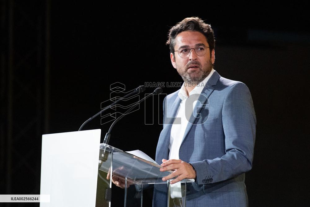 Reims Polar Closing Black Carpet