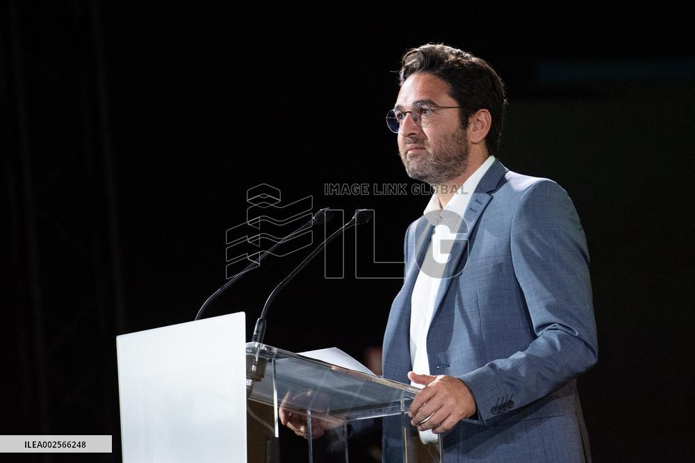 Reims Polar Closing Black Carpet