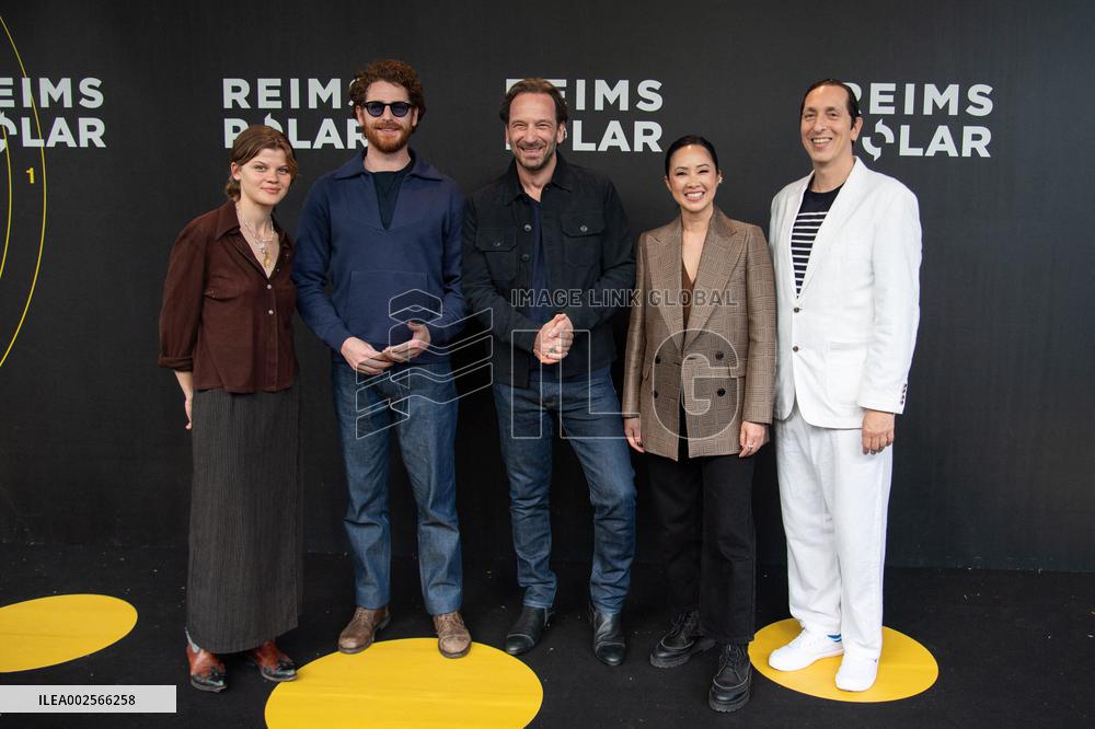 Reims Polar Closing Black Carpet