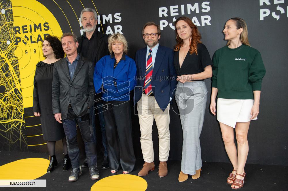 Reims Polar Closing Black Carpet