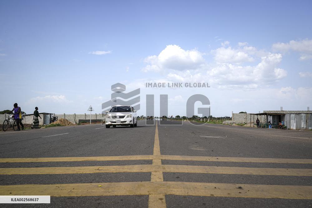 SOUTH SUDAN-JUBA-TEREKEKA-CHINESE-BUILT MODERN ROAD