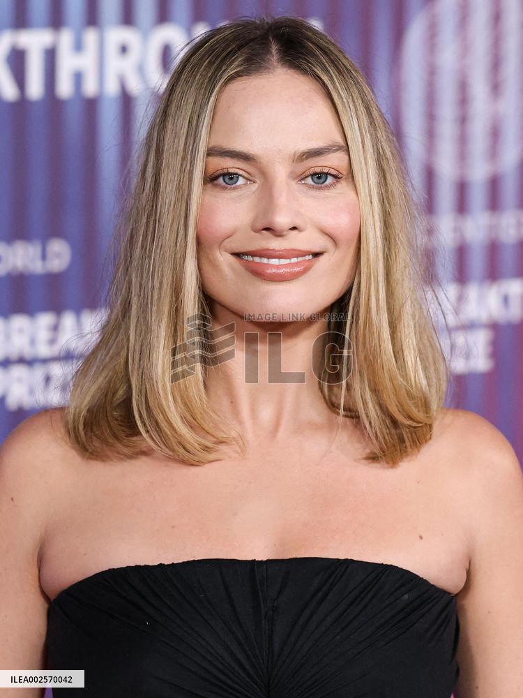 10th Annual Breakthrough Prize Ceremony - LA
