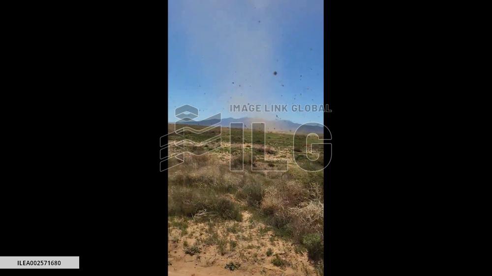 US: Rare Twin Dust Devils Spotted Along Route 66 In Arizona