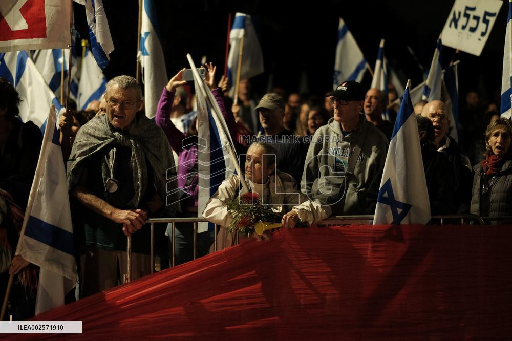Anti-Netanyahu Protest In Caesarea - Israel