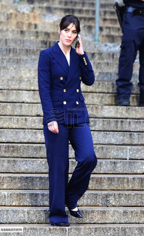 Lizzy Caplan On Set - NYC