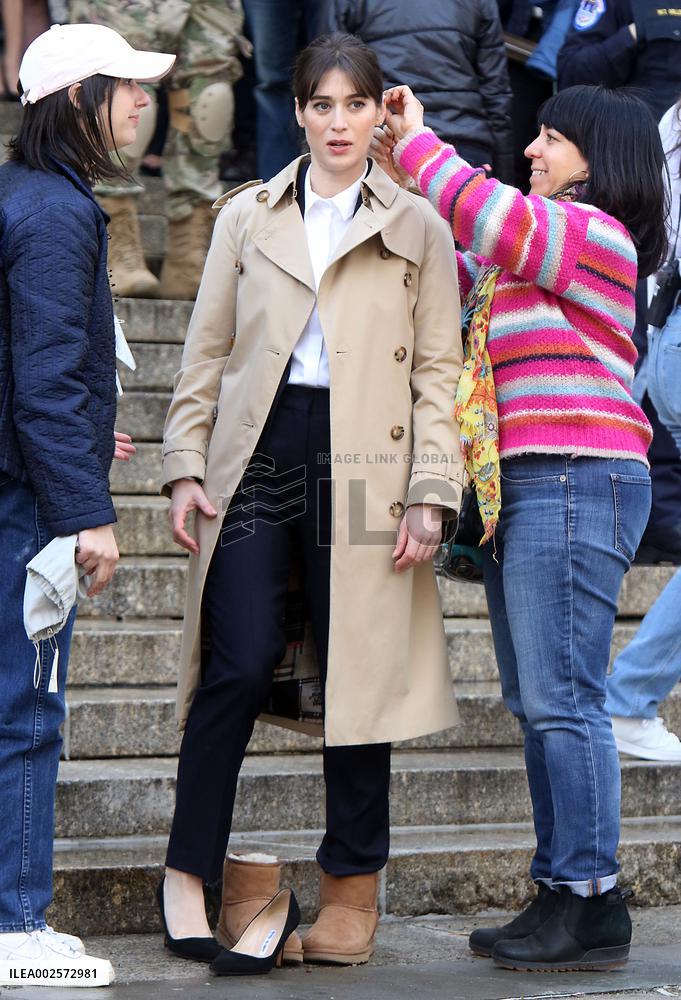 Lizzy Caplan On Set - NYC