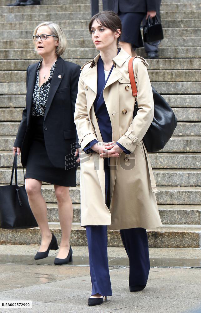 Lizzy Caplan On Set - NYC