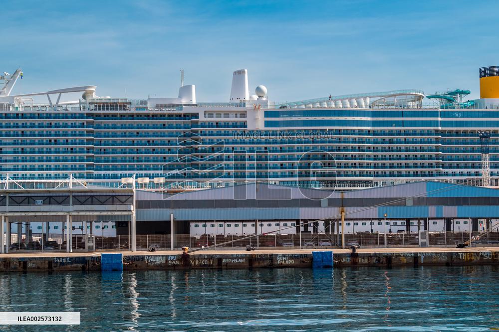 Illustration Port Of Marseille