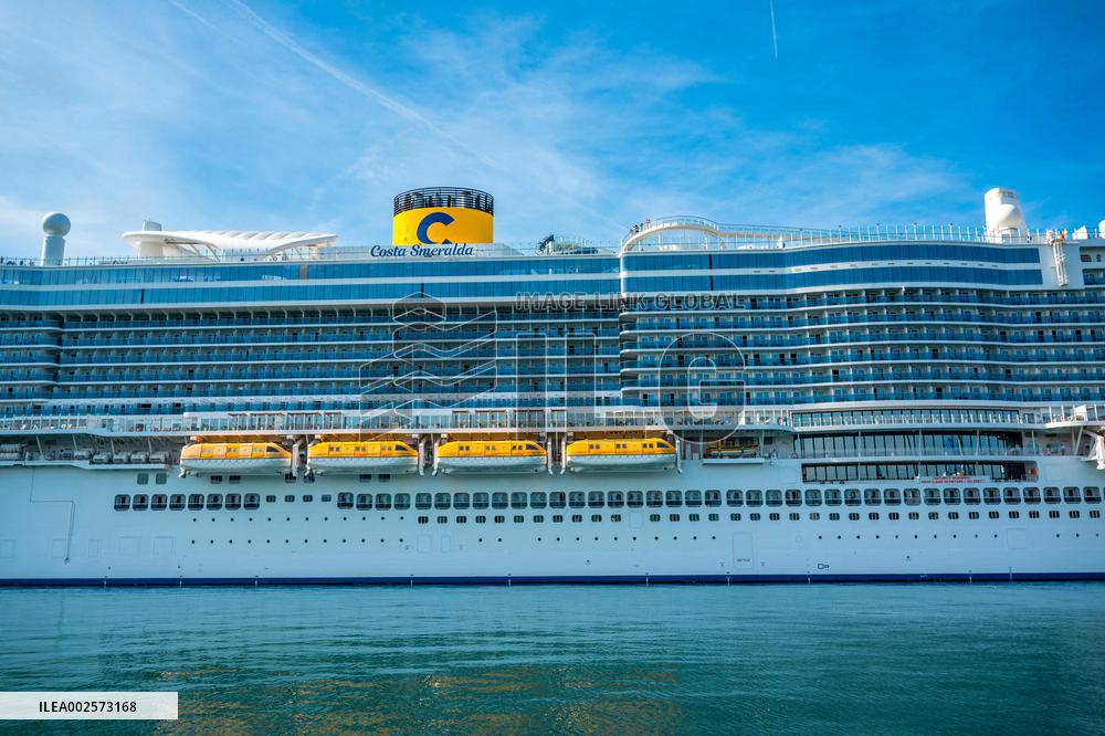 Illustration Port Of Marseille