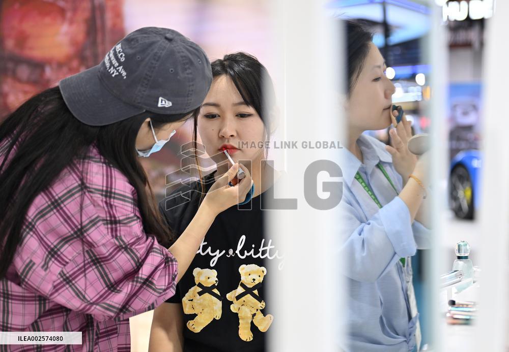 (HainanOutlook)CHINA-HAINAN-CICPE-PRODUCTS FOR WOMEN (CN)