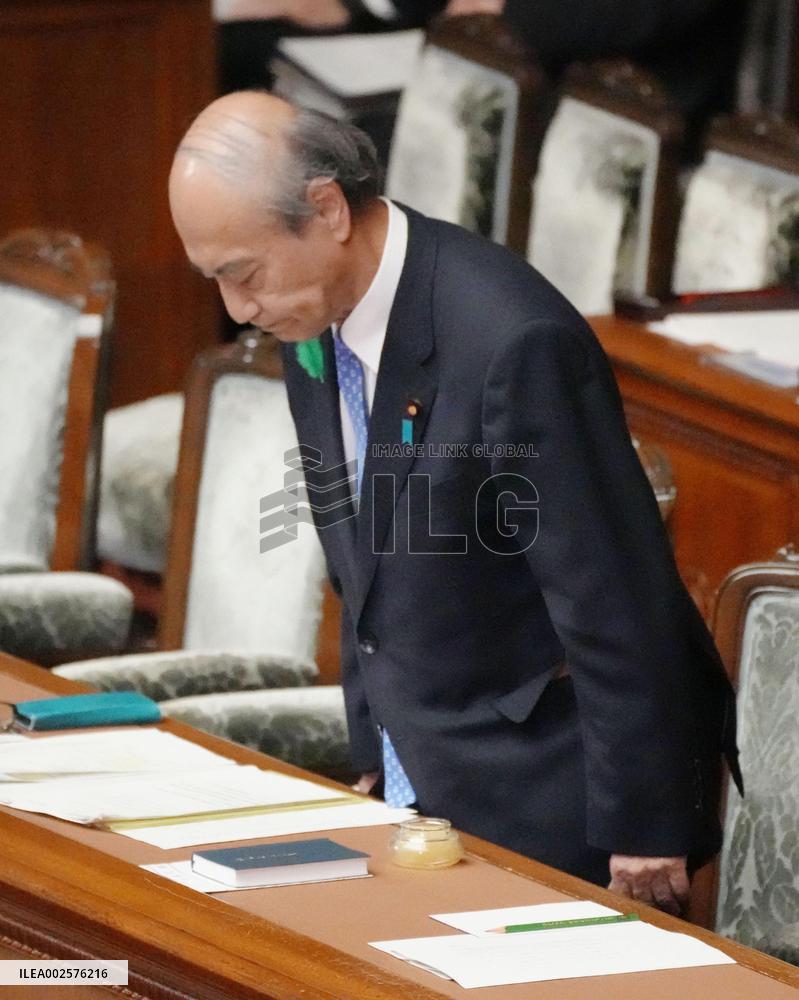 Japan lower house OKs bill to allow joint custody after divorce