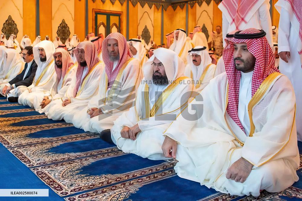 Arab Leaders Pray for Eid el Fitr