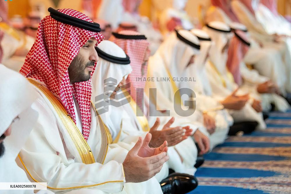 Arab Leaders Pray for Eid el Fitr