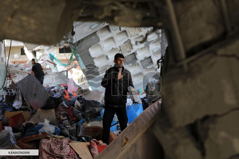 MIDEAST-GAZA-RAFAH-AIRSTRIKE-AFTERMATH