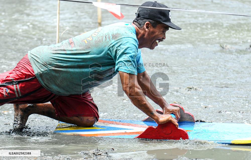INDONESIA-PASURUAN-TRADITIONAL MUD SURFING-RACE