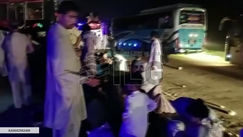 8 killed, 30 injured in collision between 3 vehicles in southern Pakistan
