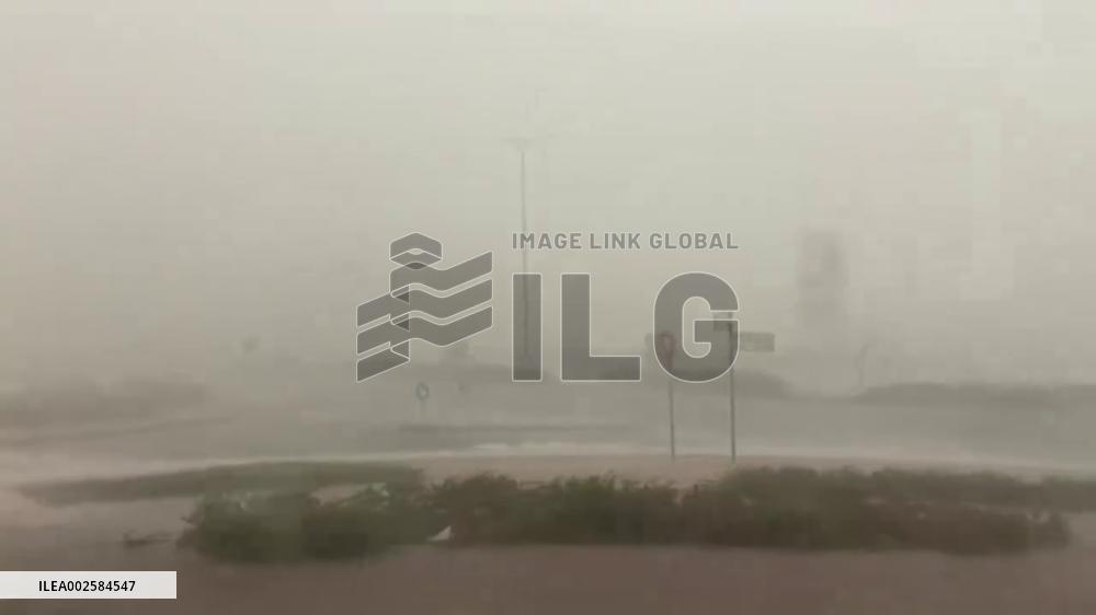 UAE: Heavy Rain, Strong Winds Lash Dubai 3