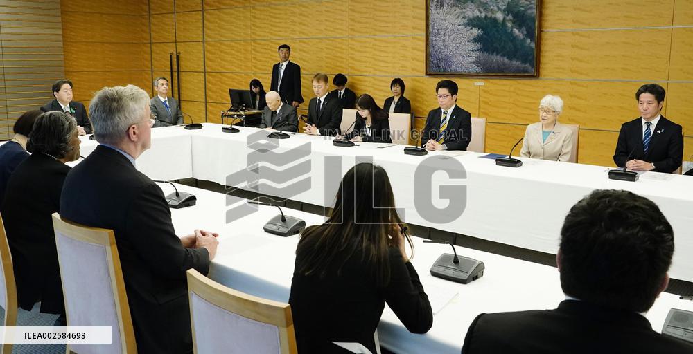 Abductee's families meet U.S. envoy to U.N.