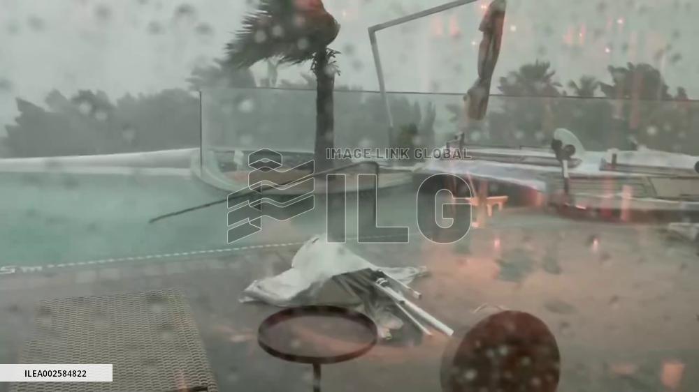 UAE: Heavy Rain, Strong Winds Lash Dubai 4