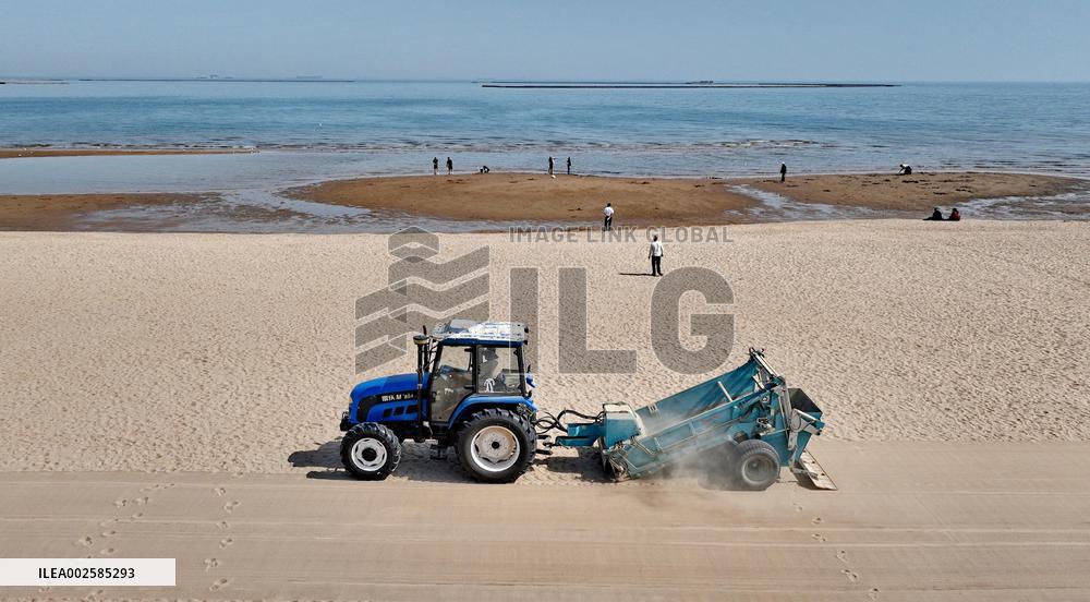Beach Clean in Qinhuangdao