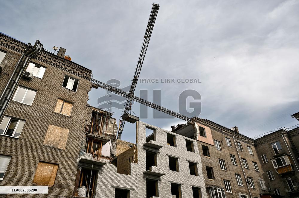 Reconstruction of residential buildings underway in Zaporizhzhia
