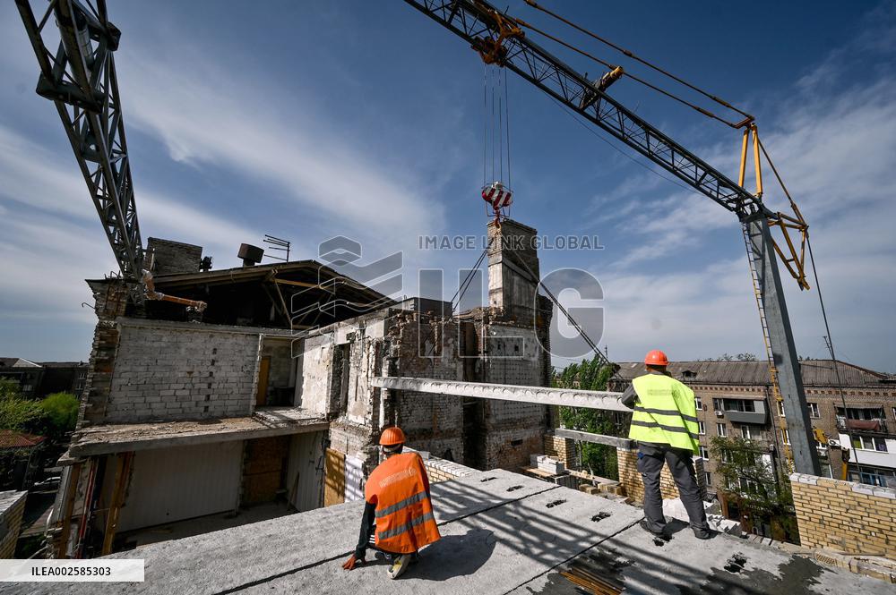 Reconstruction of residential buildings underway in Zaporizhzhia