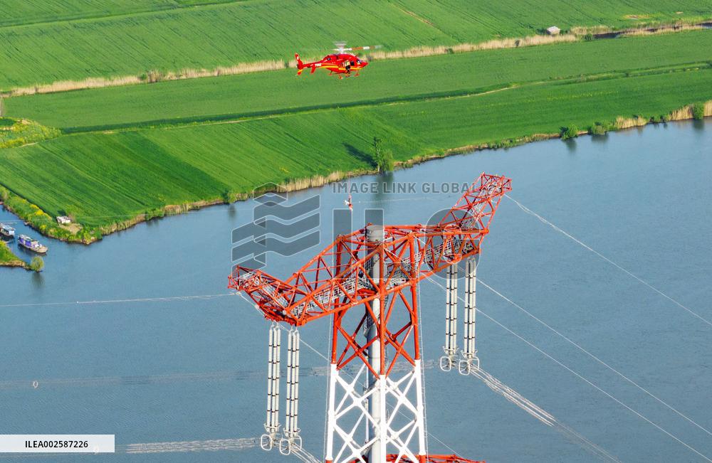 Huaihe River Crossing Transmission Maintenance
