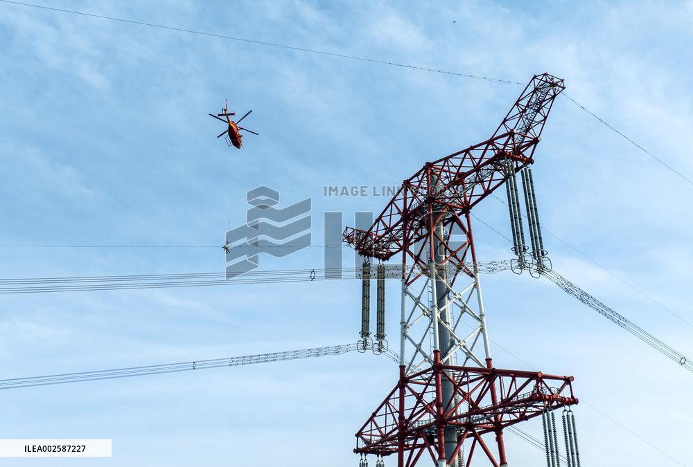 Huaihe River Crossing Transmission Maintenance