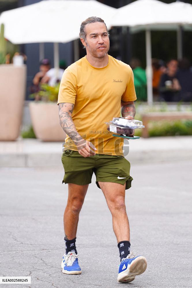 Pete Wentz Picks Up Breakfast - LA