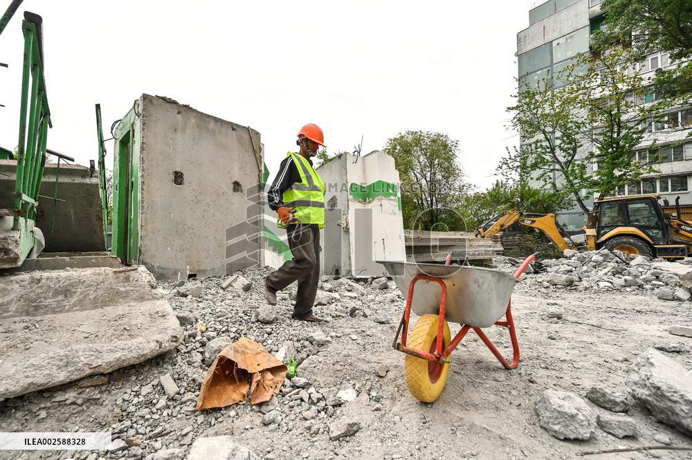 Reconstruction of destroyed apartment blocks continues in Zaporizhzhia