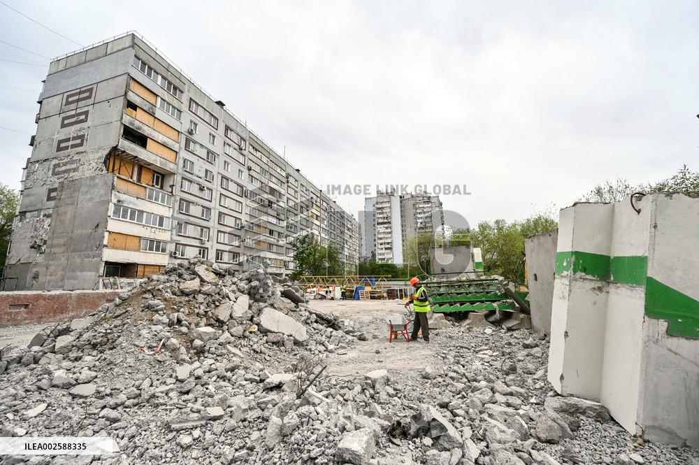 Reconstruction of destroyed apartment blocks continues in Zaporizhzhia