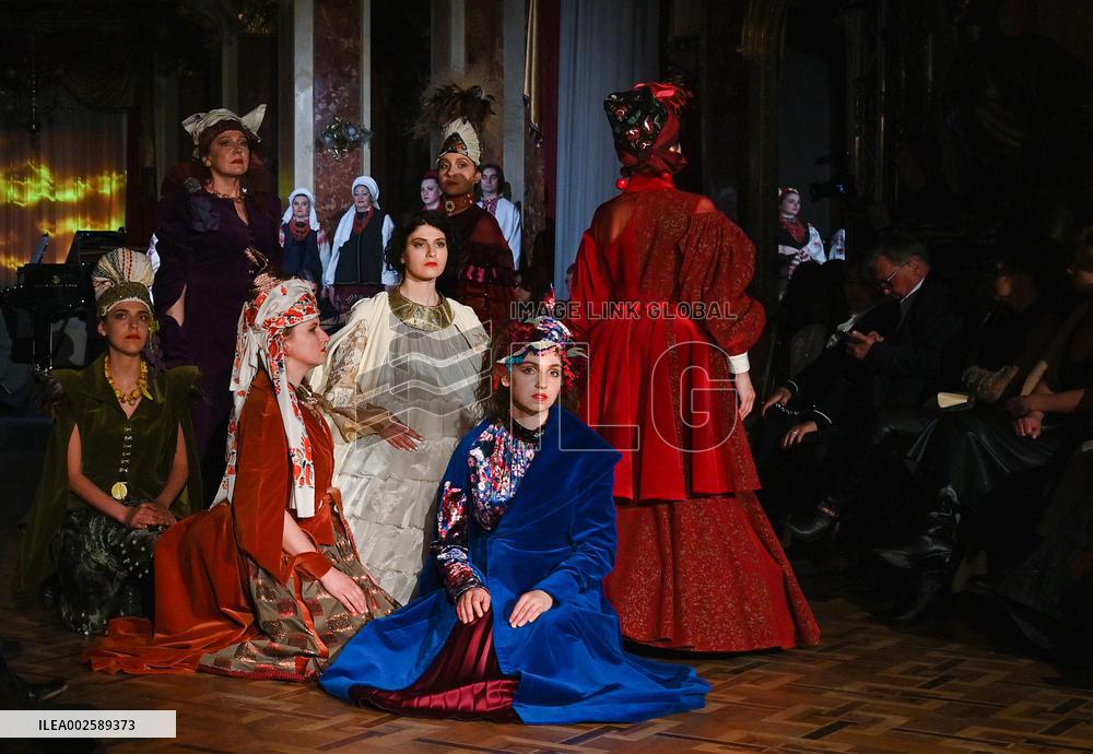 Conversation of Birds theatrical fashion show runs in Lviv