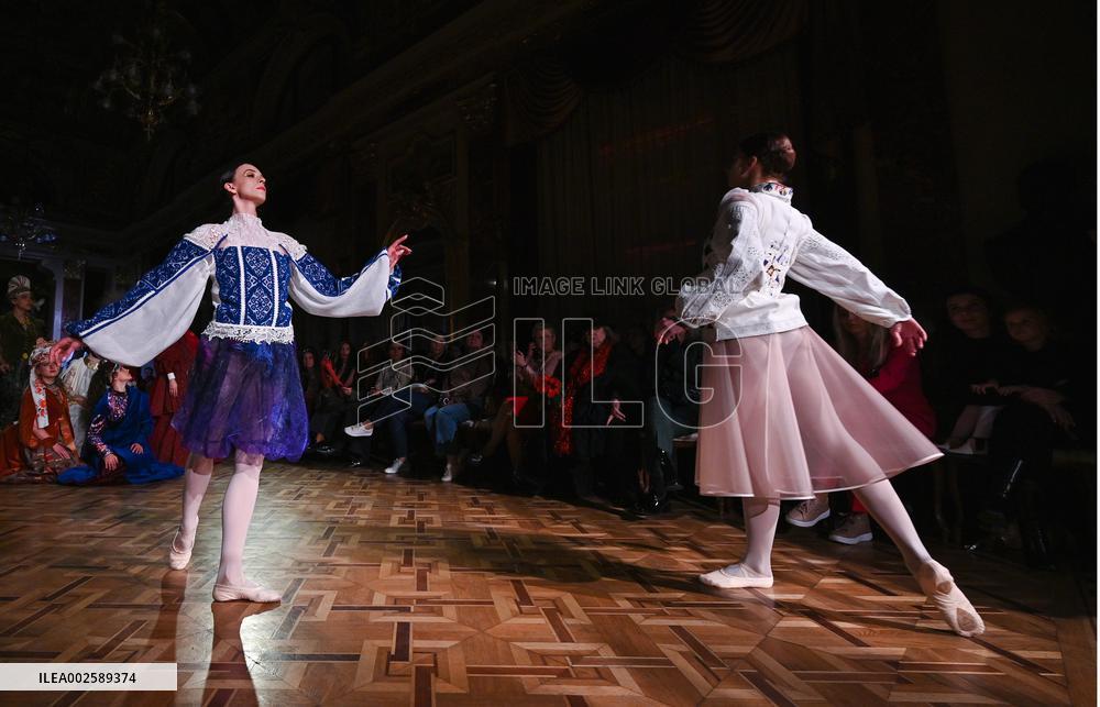 Conversation of Birds theatrical fashion show runs in Lviv