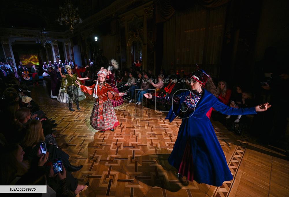 Conversation of Birds theatrical fashion show runs in Lviv