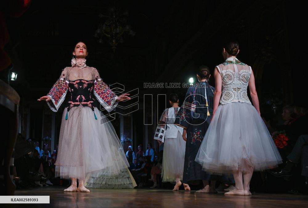 Conversation of Birds theatrical fashion show runs in Lviv