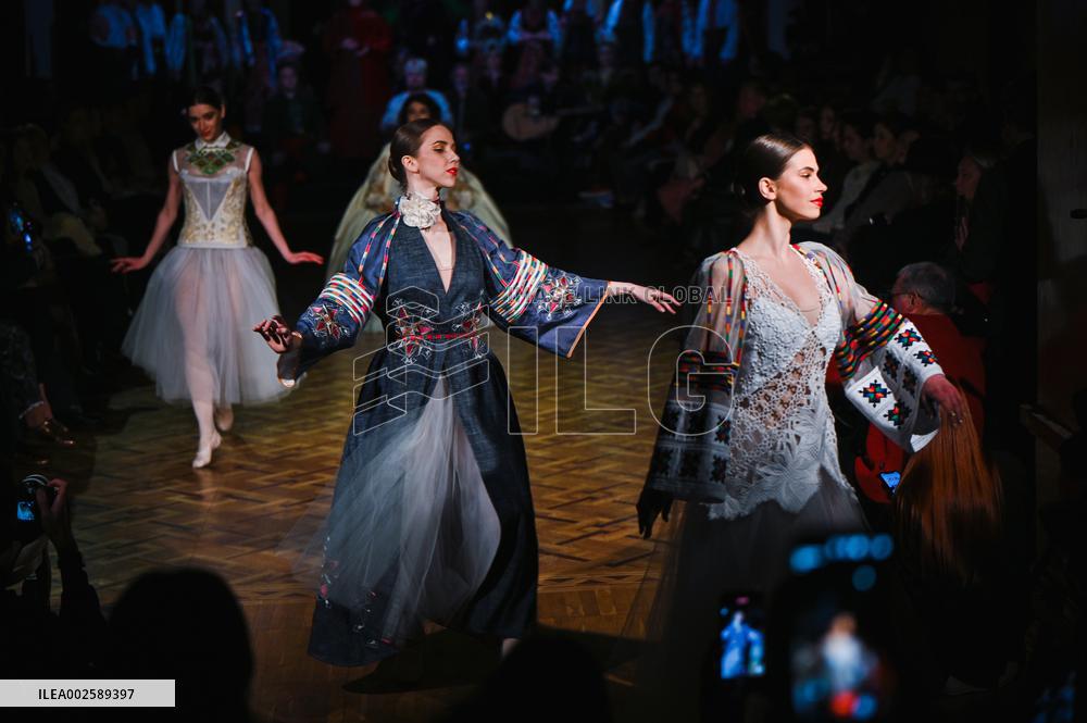 Conversation of Birds theatrical fashion show runs in Lviv
