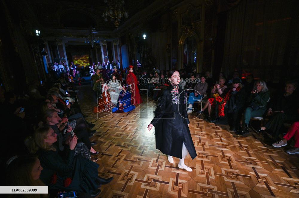 Conversation of Birds theatrical fashion show runs in Lviv