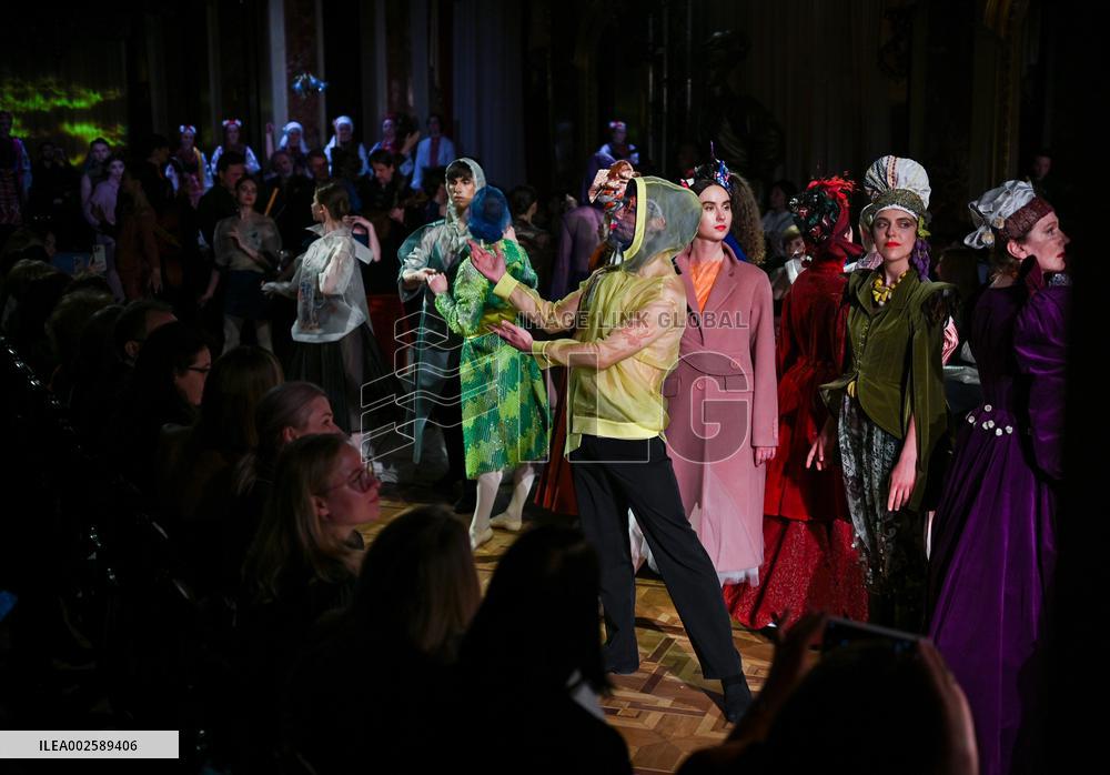 Conversation of Birds theatrical fashion show runs in Lviv