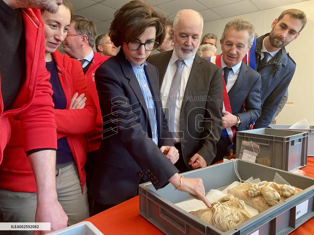 French culture minister Rachida Dati visits INRAP center - Val d’Oise
