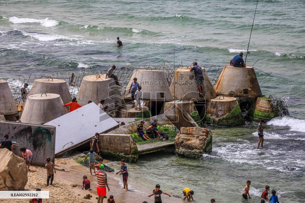 Displaced Palestinians On The Gaza Beach