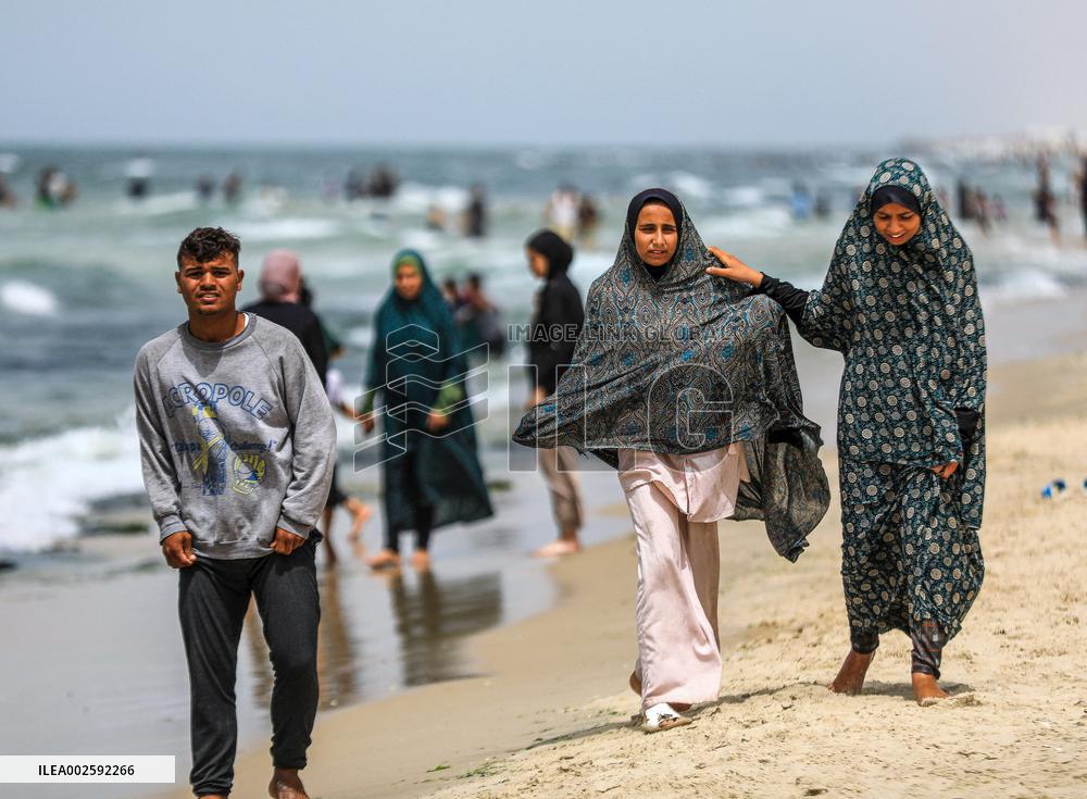 Displaced Palestinians On The Gaza Beach