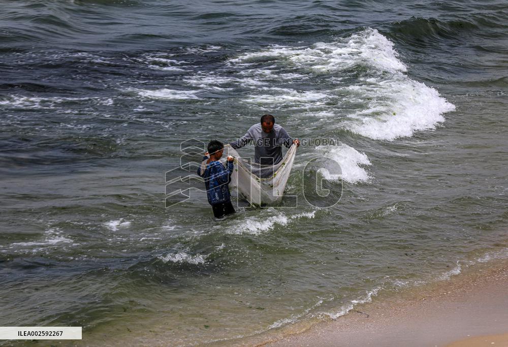 Displaced Palestinians On The Gaza Beach