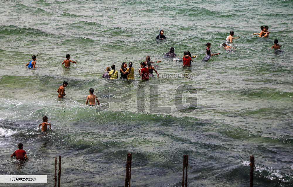 Displaced Palestinians On The Gaza Beach